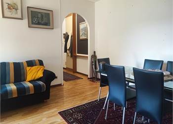 VARESE CONTESTO SIGNORILE VENDESI QUADRILOCALE CON TERRAZZO